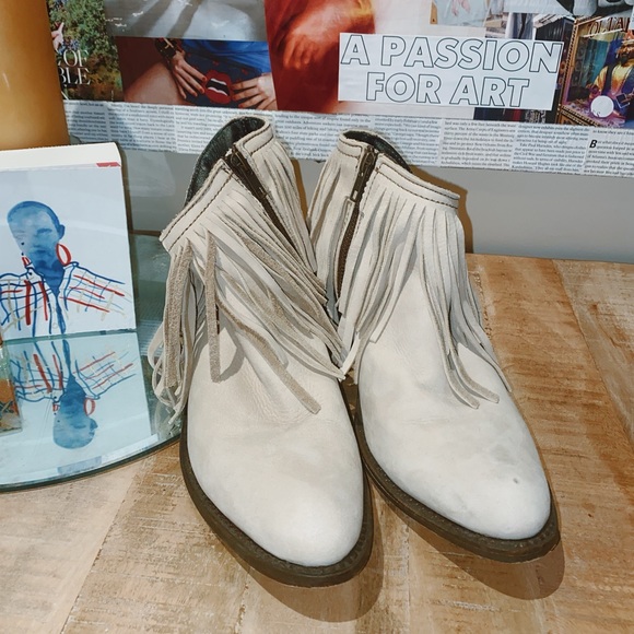 Independent Boot Co Cream Ankle Boots size 8.5 - Picture 2 of 5